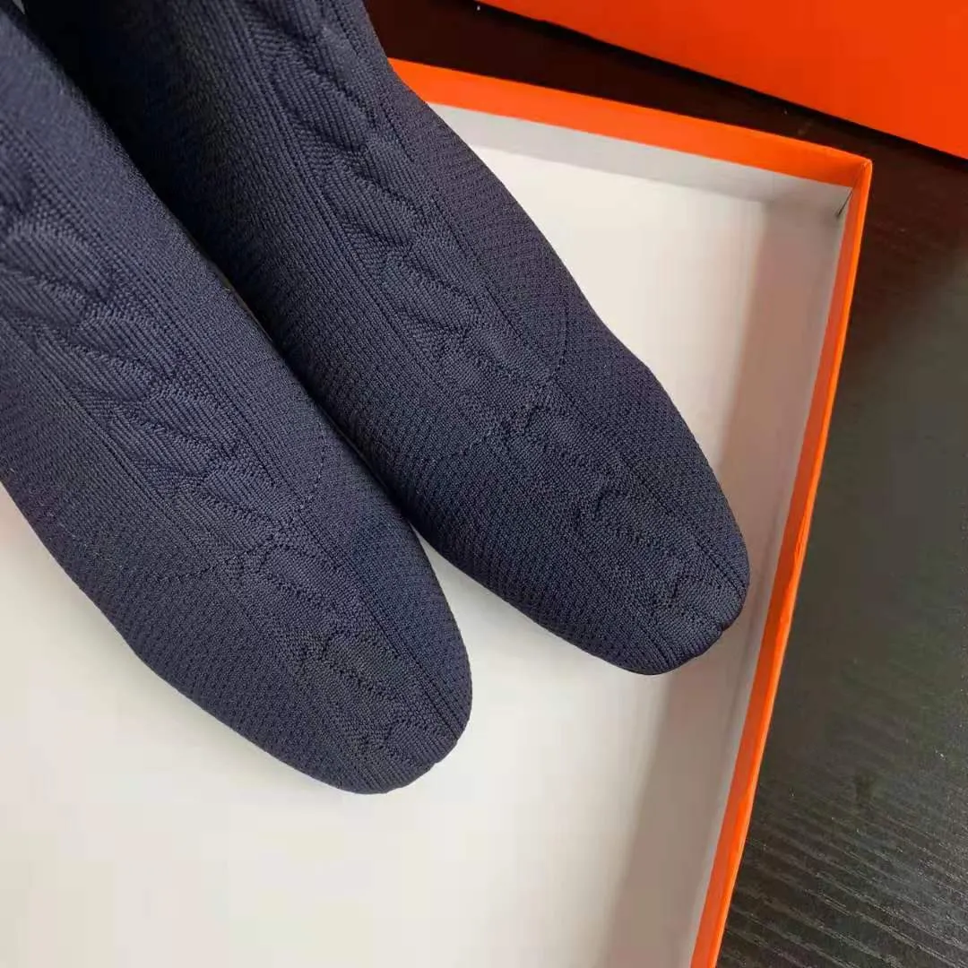 👟👟Ex-factory price 460👟👟 Hermes Hermes early autumn new model, the highest version on the market! Original board 1:1 purchasing level quality.  This is the youngest item from the H family this season! It’s just right to wear this season, it looks great on your feet and looks particularly slender 🌹 Fabric: Original 1:1 molded imported knitted upper, sheepskin lining. The heel is the latest molded horseshoe heel this year, with a heel height of 6.5cm 🌹 Size number: 34-41 (34.40 41/42 customized) 🌹 Outsole: Rubber sole and genuine leather sole optional 🌹Color: black, white, blue, burgundy 🌹Packaging with cloth bag certificate